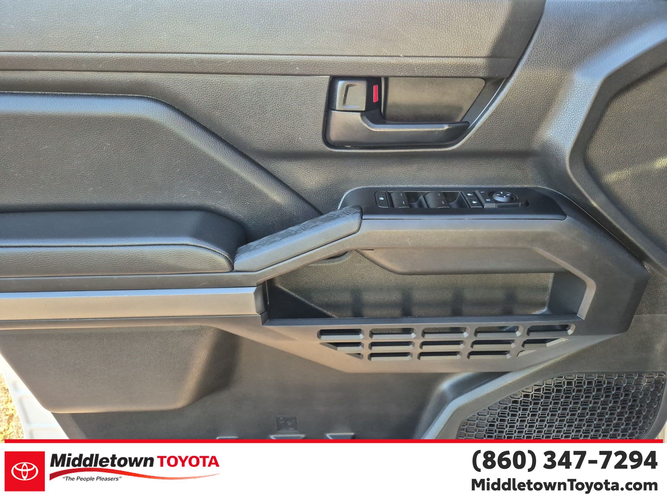 Used 2025 Toyota Tacoma SR5 AWD/4WD image 10