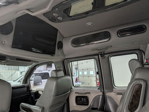 Used 2014 Chevrolet Express 1500 AWD image 16