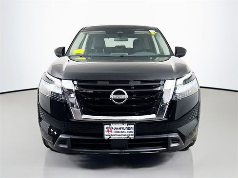 Used 2024 Nissan Pathfinder S image 9