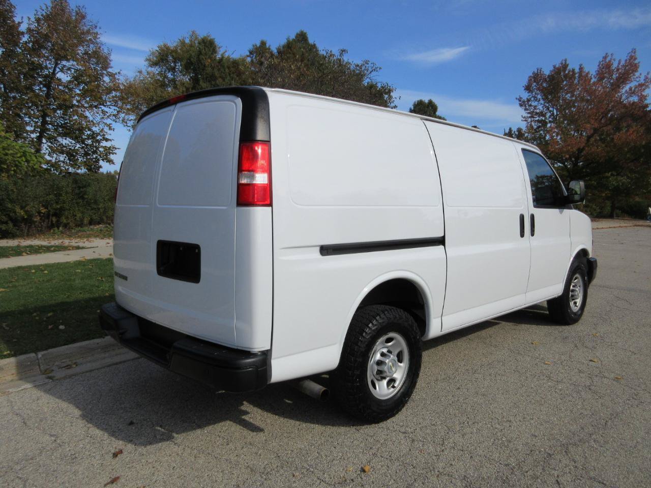 Used 2020 Chevrolet Express 2500 w/ Communications Package RWD image 15