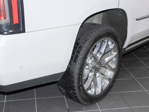 Used 2020 Cadillac Escalade Premium Luxury image 11