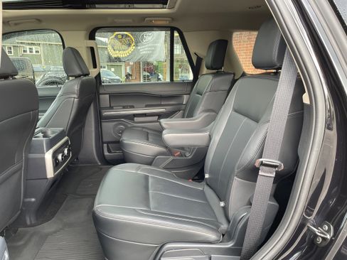 Used 2023 Ford Expedition XLT AWD/4WD image 11
