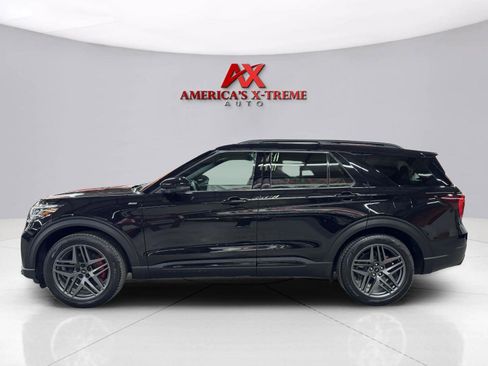 Used 2025 Ford Explorer ST-Line w/ Premium Package RWD image 4
