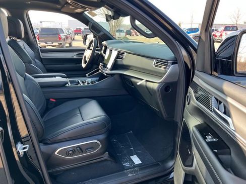 New 2026 Jeep Grand Wagoneer L Limited image 17