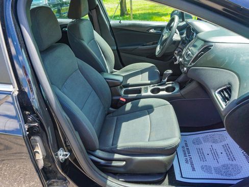 Used 2017 Chevrolet Cruze LT FWD image 24