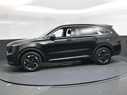 New 2026 Kia Sorento S image 3
