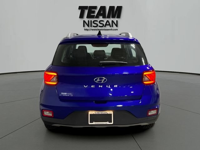 Used 2022 Hyundai Venue Limited FWD image 5
