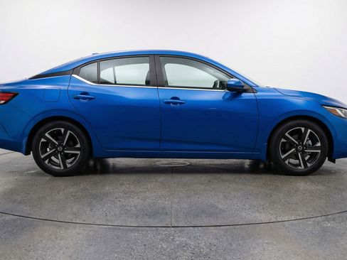 Used 2025 Nissan Sentra SV FWD image 11