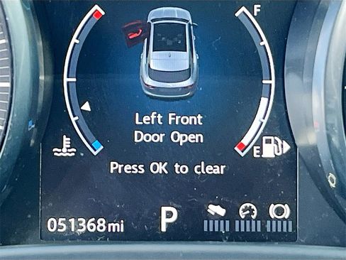 Used 2017 Jaguar F-PACE Premium image 12