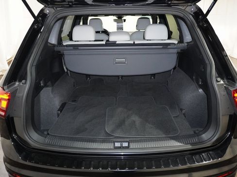 Certified 2023 Volkswagen Tiguan SE R-Line image 6