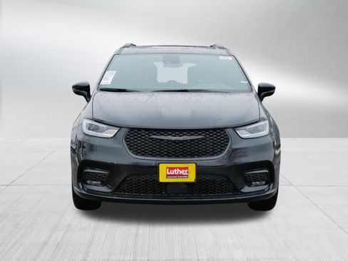 New 2026 Chrysler Pacifica Limited image 2