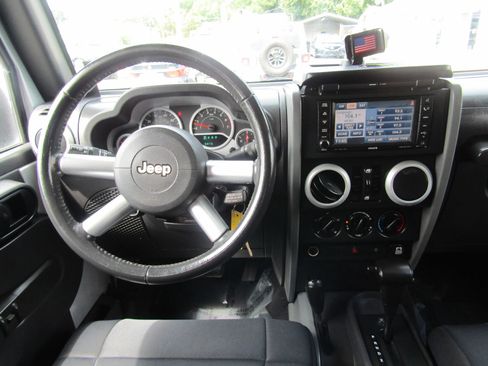 Used 2008 Jeep Wrangler Unlimited Sahara w/ Dual Top Group AWD/4WD image 20