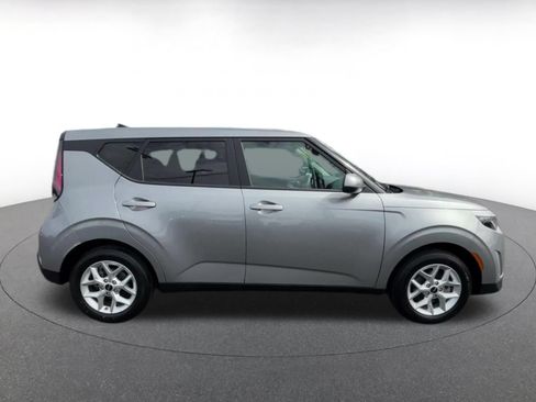 Used 2025 Kia Soul LX w/ LX Technology Package FWD image 16