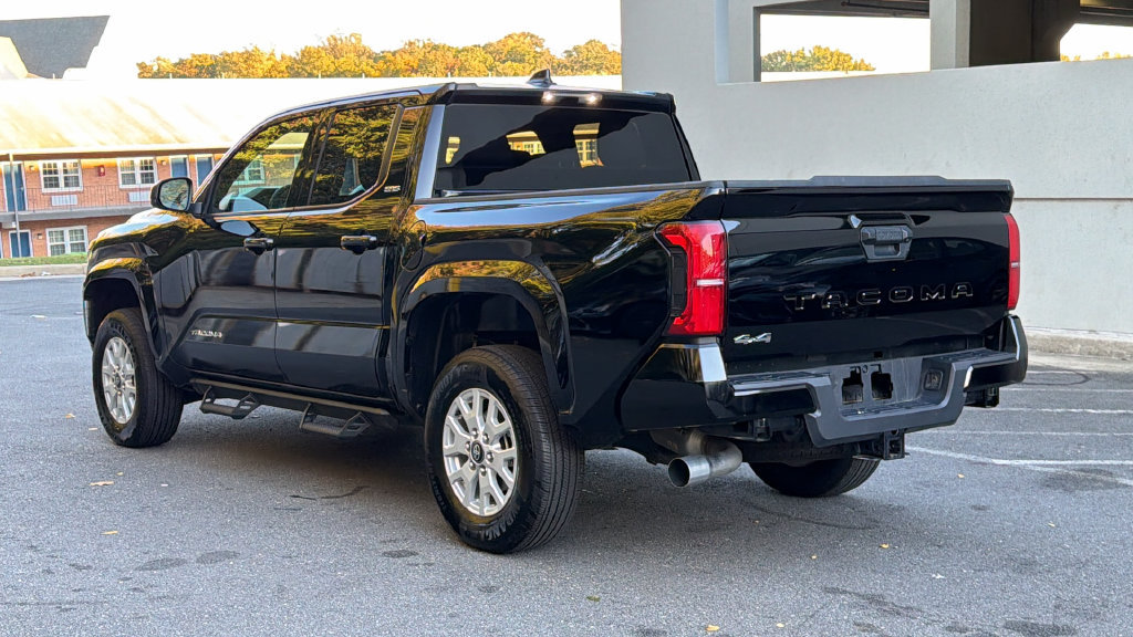 Used 2025 Toyota Tacoma SR5 AWD/4WD image 3