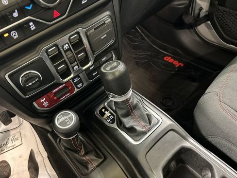 Used 2023 Jeep Wrangler Unlimited Rubicon w/ Cold Weather Group AWD/4WD image 18