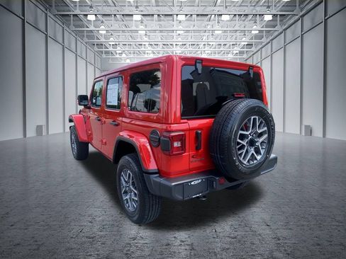 Used 2025 Jeep Wrangler Unlimited Sahara AWD/4WD image 9