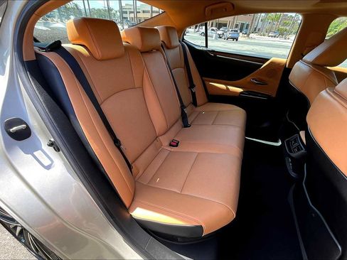 Used 2022 Lexus ES 300h w/ Premium Package FWD image 19
