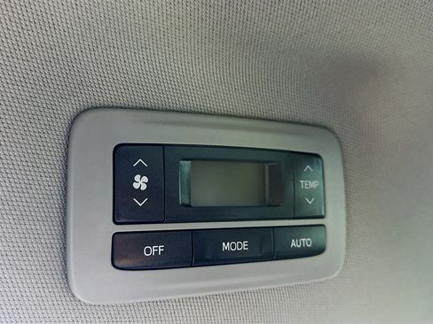 Used 2018 Toyota Sienna LE FWD image 25