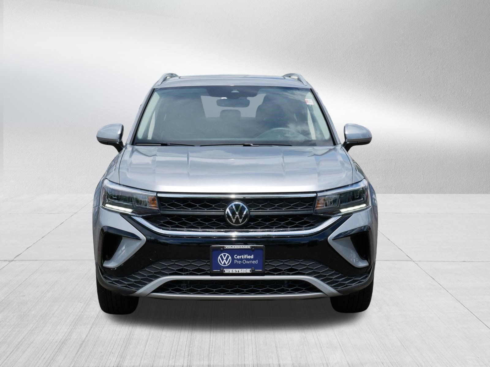 Used 2023 Volkswagen Taos SE w/ Panoramic Sunroof Package AWD/4WD image 2