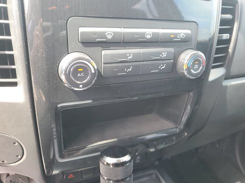 Used 2013 Nissan Titan SV w/ SV Value Truck Pkg RWD image 18