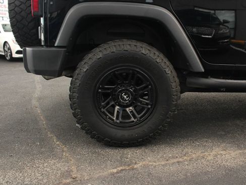 Used 2017 Jeep Wrangler Unlimited Sport w/ Quick Order Package 24S AWD/4WD image 9