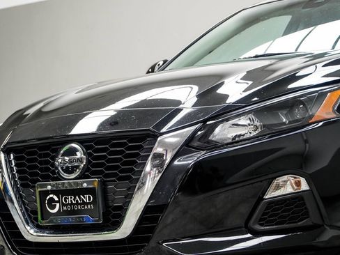 Used 2022 Nissan Altima 2.5 S FWD image 2