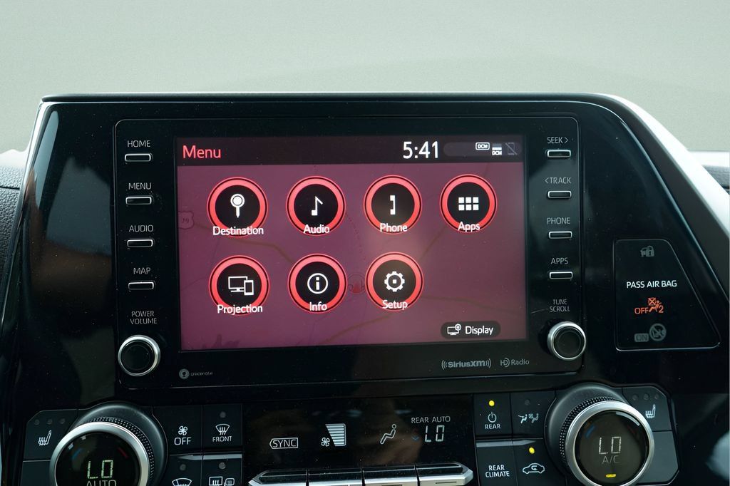 Used 2020 Toyota Highlander XLE AWD/4WD image 26