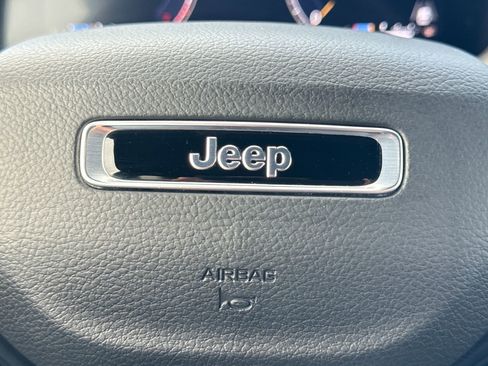 Used 2024 Jeep Grand Cherokee L Altitude AWD/4WD image 27