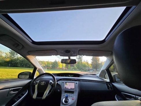 Used 2012 Toyota Prius Four w/ Deluxe Solar Roof Pkg FWD image 17