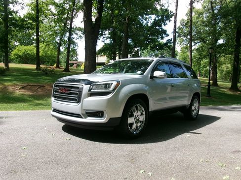 Used 2017 GMC Acadia Limited SLT FWD image 1