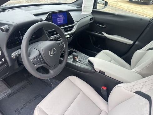 Used 2025 Lexus UX 300h AWD image 15