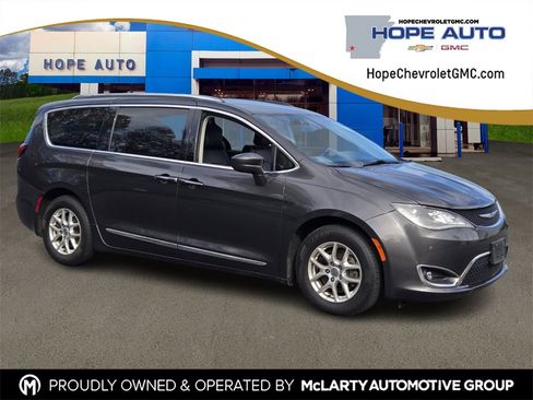 Used 2020 Chrysler Pacifica Touring-L image 1