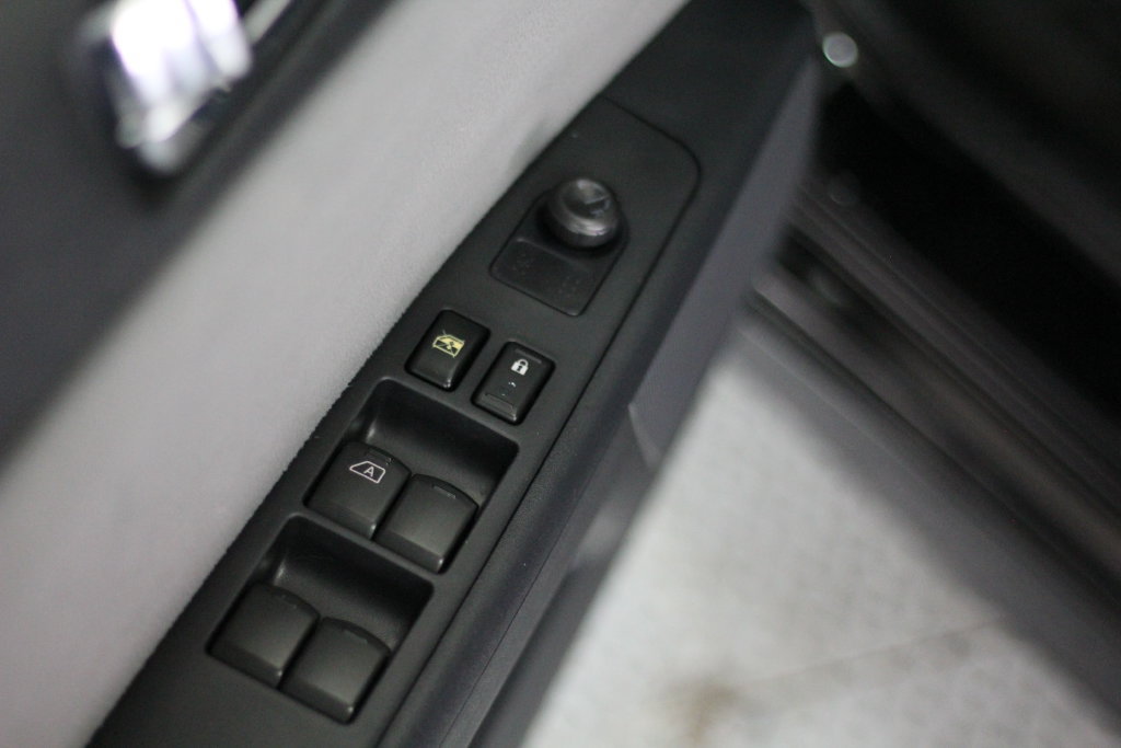 Used 2012 Nissan Sentra 2.0 SR w/ Special Edition Pkg FWD image 43