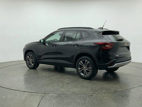 Used 2025 Chevrolet Trax LT FWD image 6