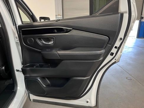 Used 2025 Honda Pilot Touring image 15