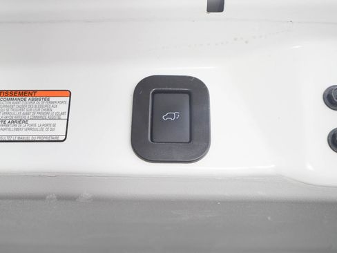 Used 2020 Toyota Sienna SE FWD image 11