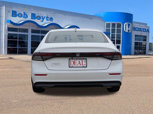 Certified 2025 Honda Accord LX image 4