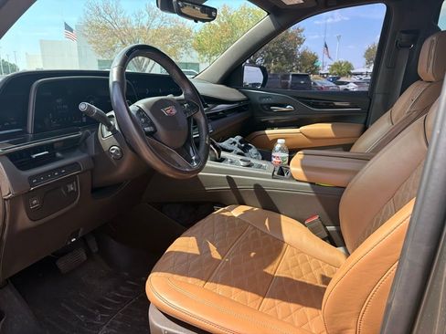 Used 2023 Cadillac Escalade Premium Luxury AWD/4WD image 7