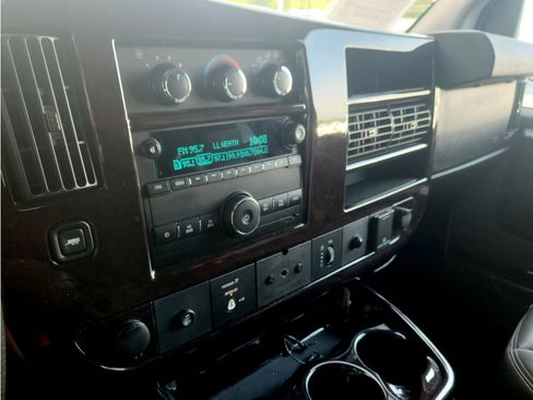 Used 2015 Chevrolet Express 2500 RWD image 30