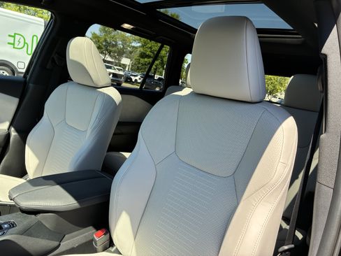 Used 2025 Lexus TX 350 AWD w/ Technology Package image 21