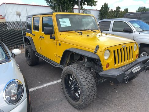 Used 2009 Jeep Wrangler Unlimited Rubicon w/ Dual Top Group AWD/4WD image 3