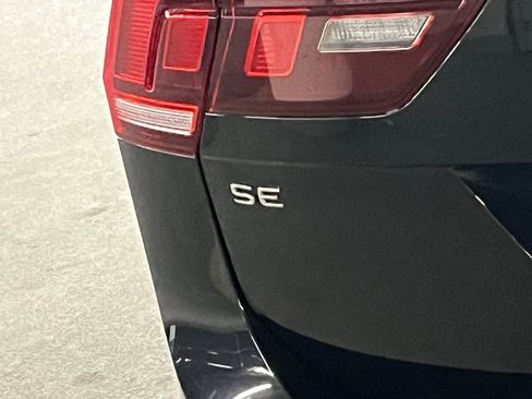 Certified 2022 Volkswagen Tiguan SE w/ Panoramic Sunroof Package image 37