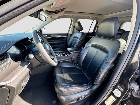 Used 2023 Jeep Grand Cherokee Limited image 26