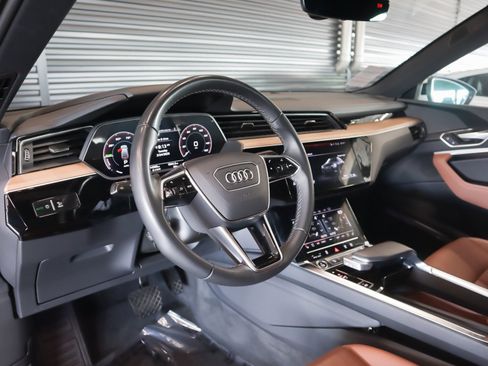 Used 2024 Audi Q8 e-tron Premium Plus image 17