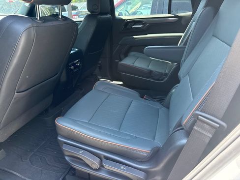 Used 2025 GMC Yukon AT4 AWD/4WD image 11