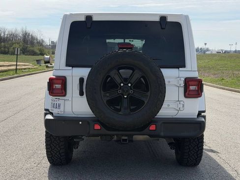 Used 2021 Jeep Wrangler Unlimited Sahara AWD/4WD image 28