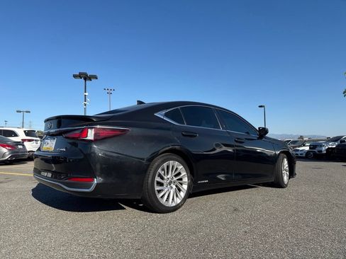 Used 2020 Lexus ES 300h w/ Accessory Package FWD image 5