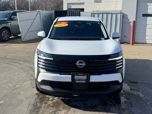 Certified 2025 Nissan Kicks SV image 2