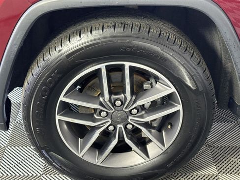 Used 2019 Jeep Grand Cherokee Limited image 11