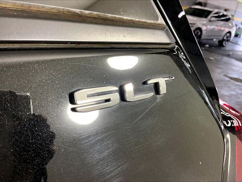 Used 2024 GMC Terrain SLT FWD image 10